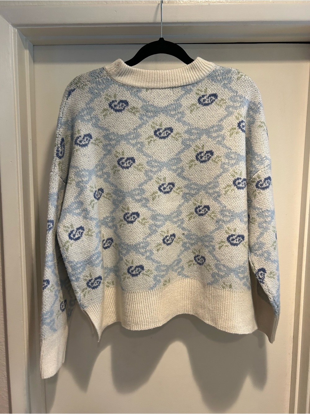 Cream Sweater with Floral Motif - Picture 2 of 3